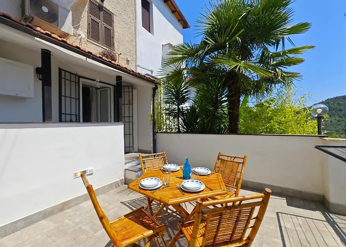 Hostdomus - La Casa Tra Ulivi E Storia Διαμέρισμα *